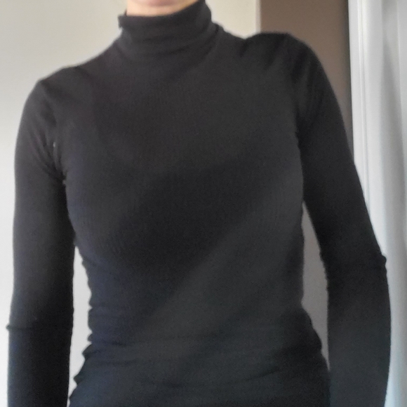 Thin black turtleneck - Picture 7 of 7
